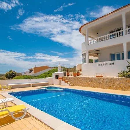 Villa Akosua Budens