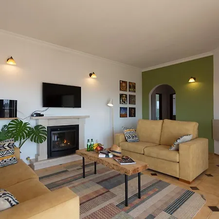 Akosua Villa